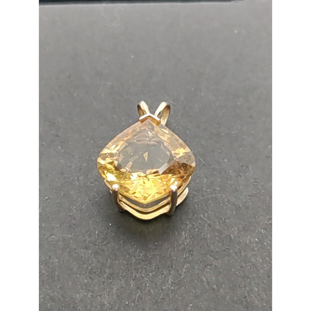 14 K Yellow Gold Citrine Pendant 2.68 Grams